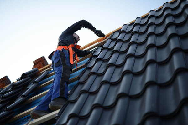 Valet av takläggare i Haninge har betydelse för takets hållbarhet